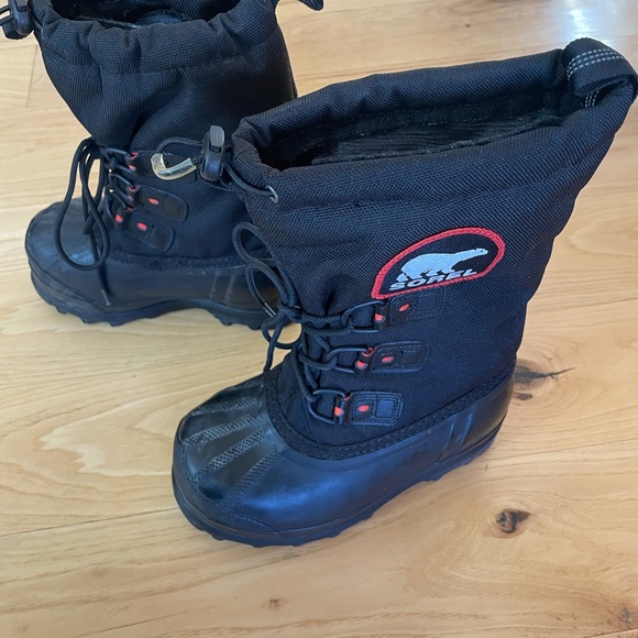Sorel, Big Kids size 1, snow boots! ❄️ - Picture 3 of 5
